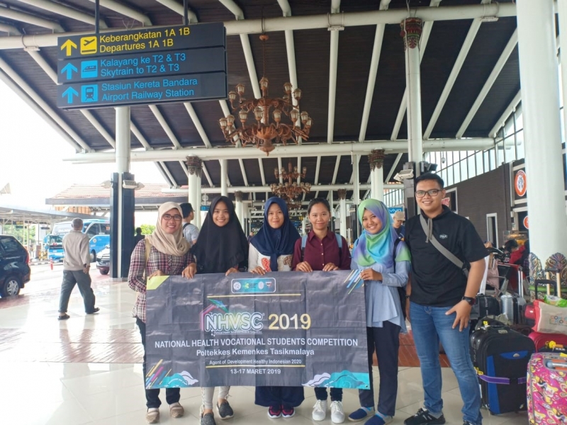 MAHASISWA POLTEKKES PANGKALPINANG BERKOMPETISI PADA NATIONAL HEALTH VOCATIONAL STUDENT COMPETITION